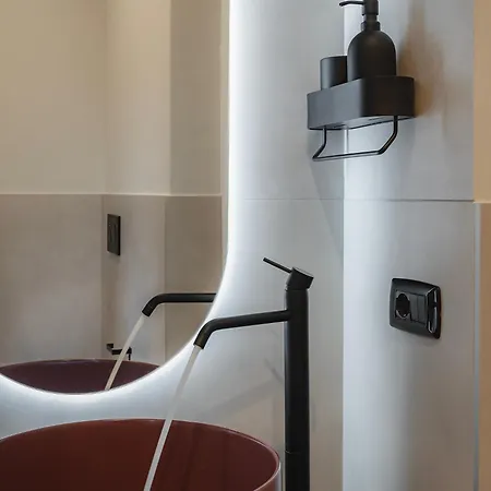 Almica24 招待所 3*